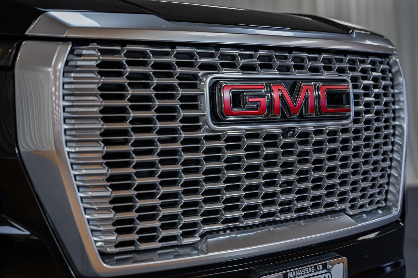 Used 2021 GMC Yukon Denali w/ Denali Premium Package AWD/4WD image 14