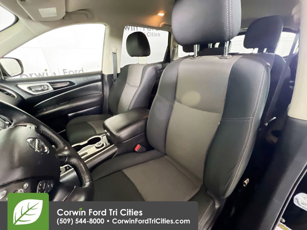 Used 2018 Nissan Pathfinder SV image 22