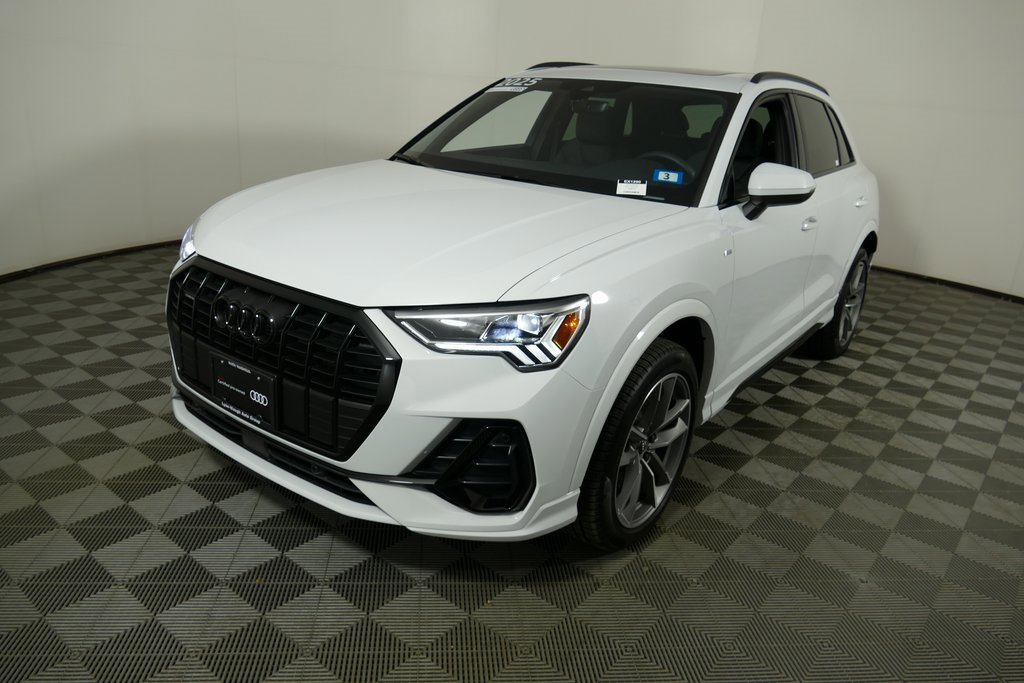 Certified 2025 Audi Q3 2.0T Premium w/ Black Optic Sport Package image 7