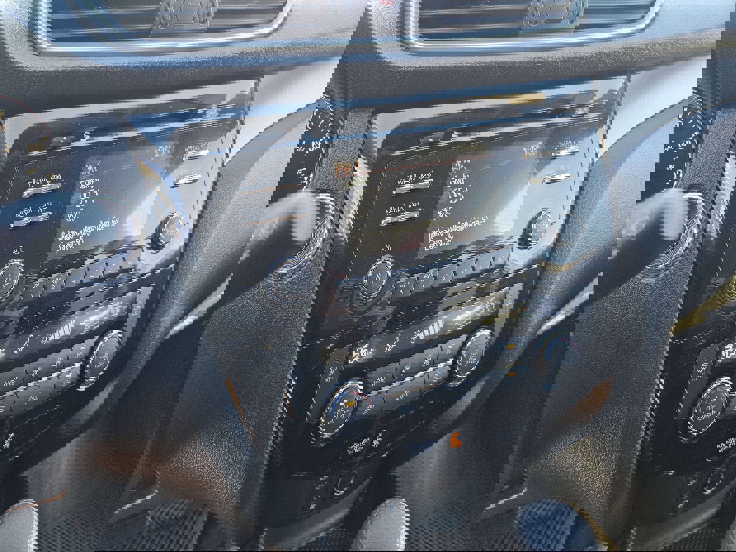 Used 2015 Nissan Rogue SV image 13