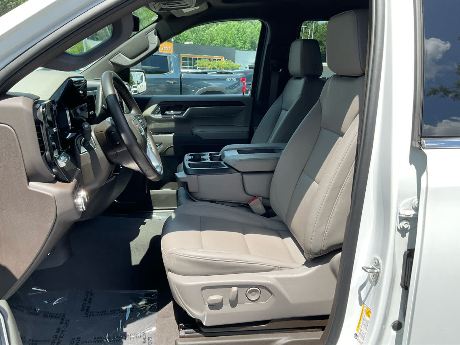 Used 2024 GMC Sierra 1500 SLT AWD/4WD image 11