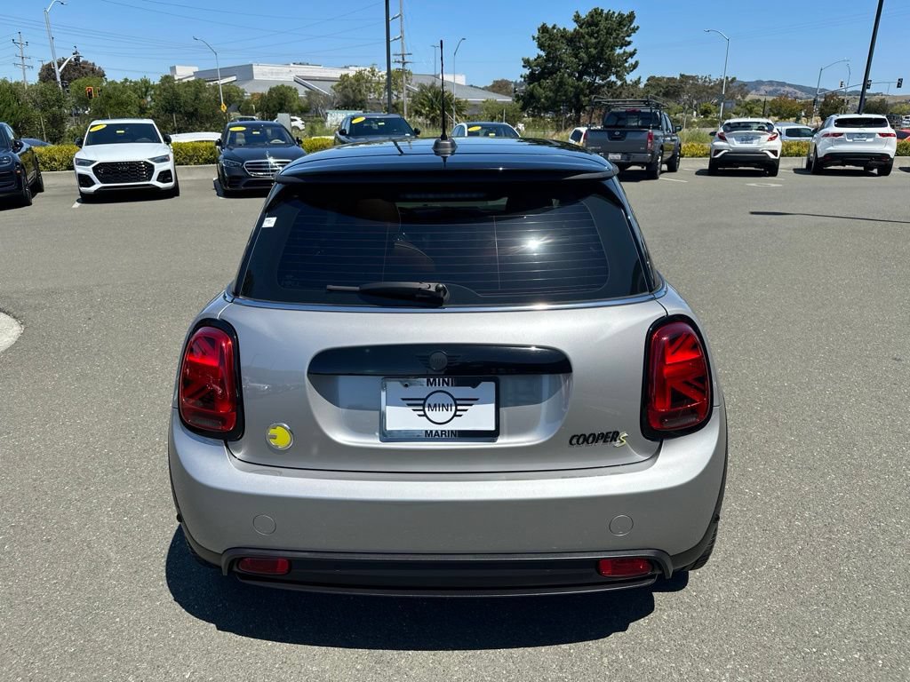 Used 2024 MINI Cooper SE w/ Signature Upholstery Package FWD image 4
