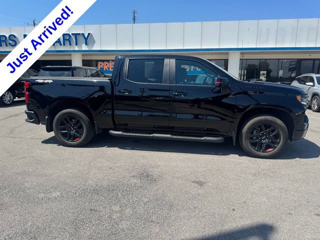 Used 2023 Chevrolet Silverado 1500 RST w/ Redline Edition AWD/4WD image 2