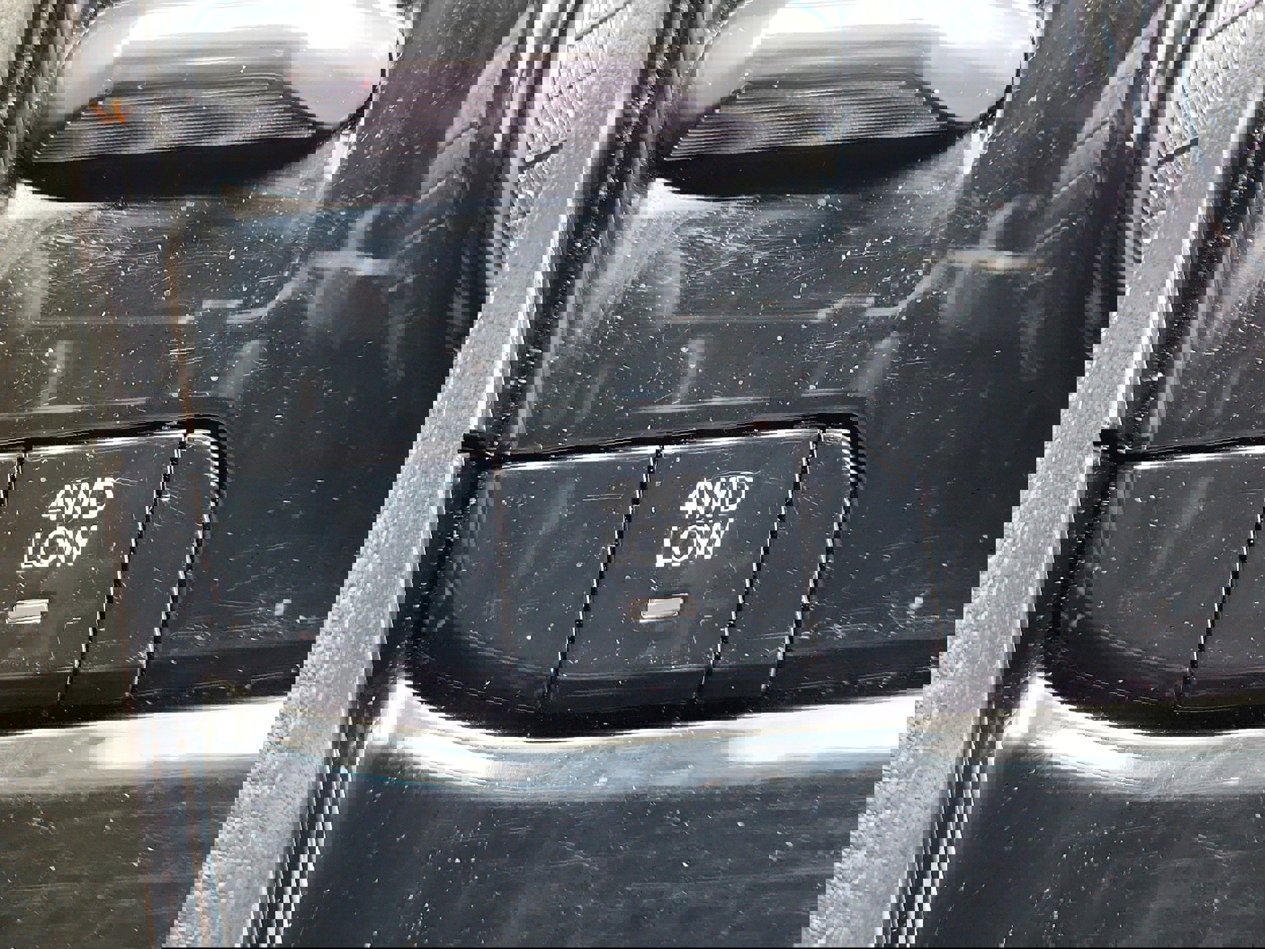 Used 2024 Jeep Grand Cherokee Overland image 25