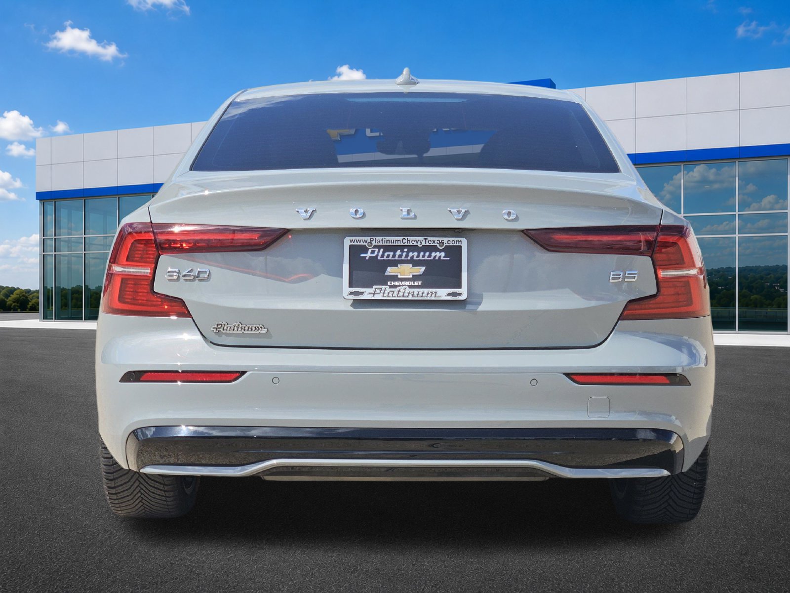 Used 2024 Volvo S60 B5 Plus FWD image 8