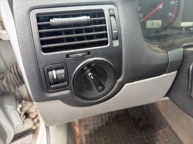 Used 2002 Volkswagen Jetta GLS image 13