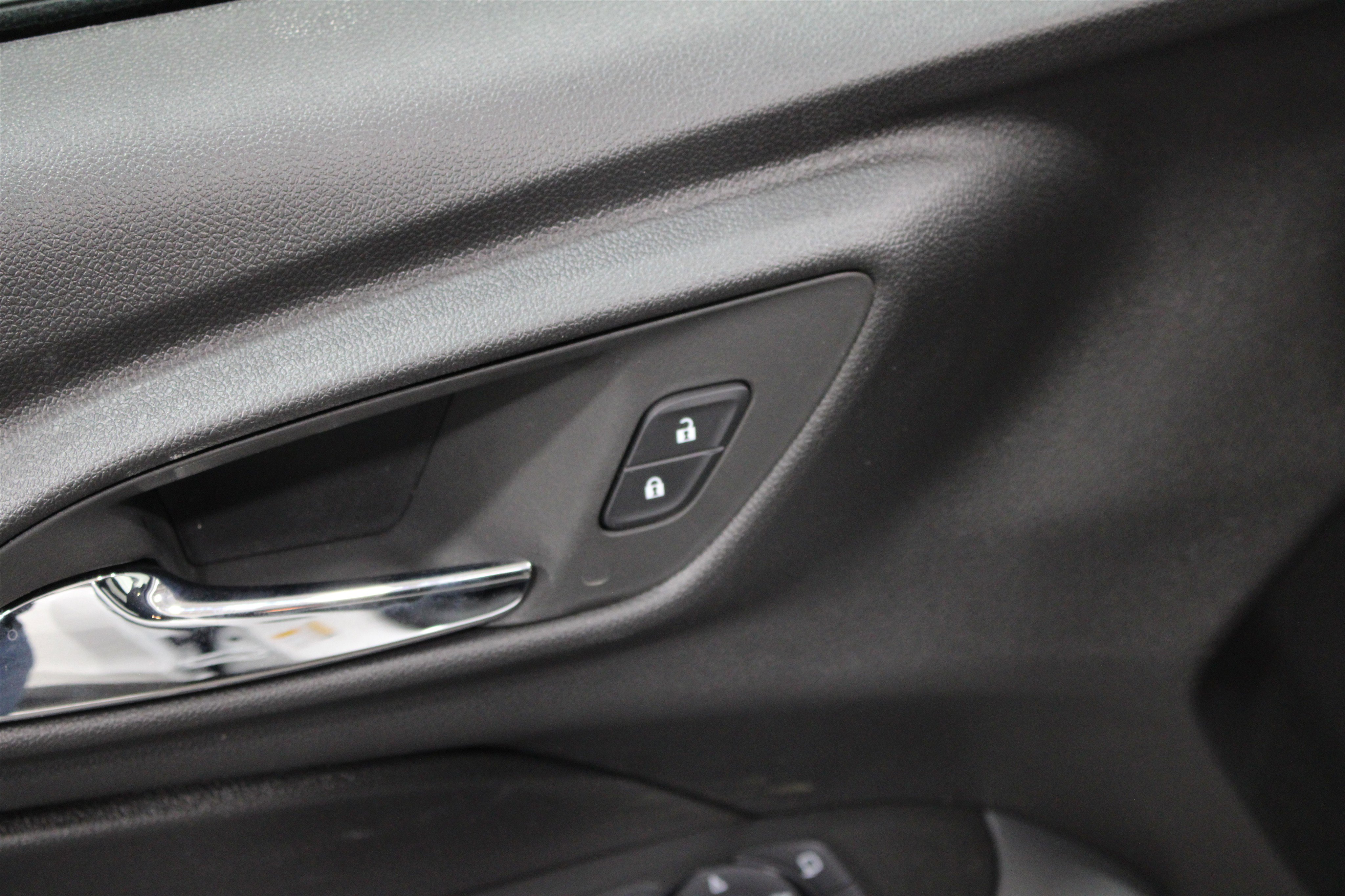 Used 2026 Chevrolet Trax LS FWD image 8