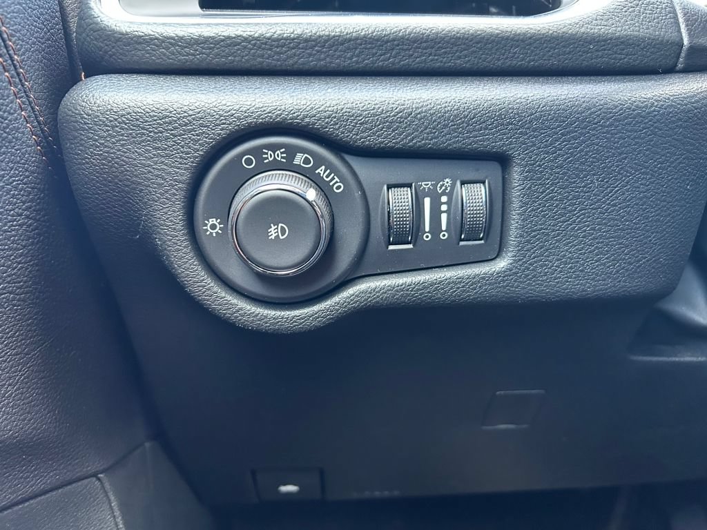 New 2025 Chrysler Pacifica Pinnacle w/ Trailer Tow Group AWD/4WD image 18