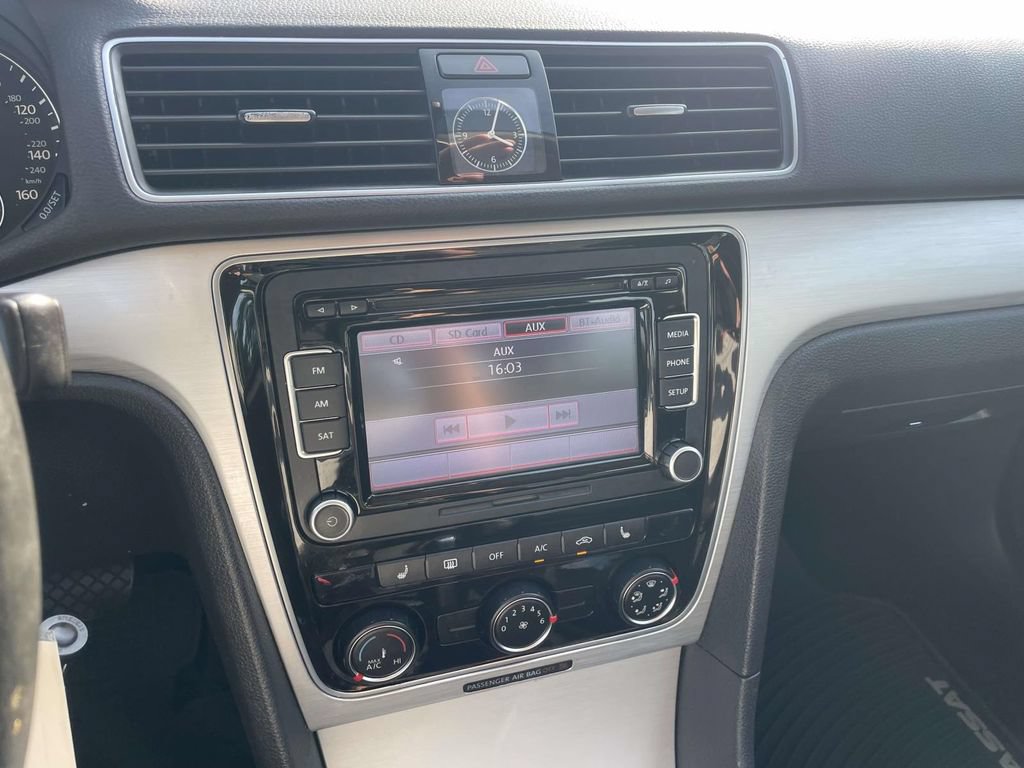 Used 2013 Volkswagen Passat TDI SE FWD image 28