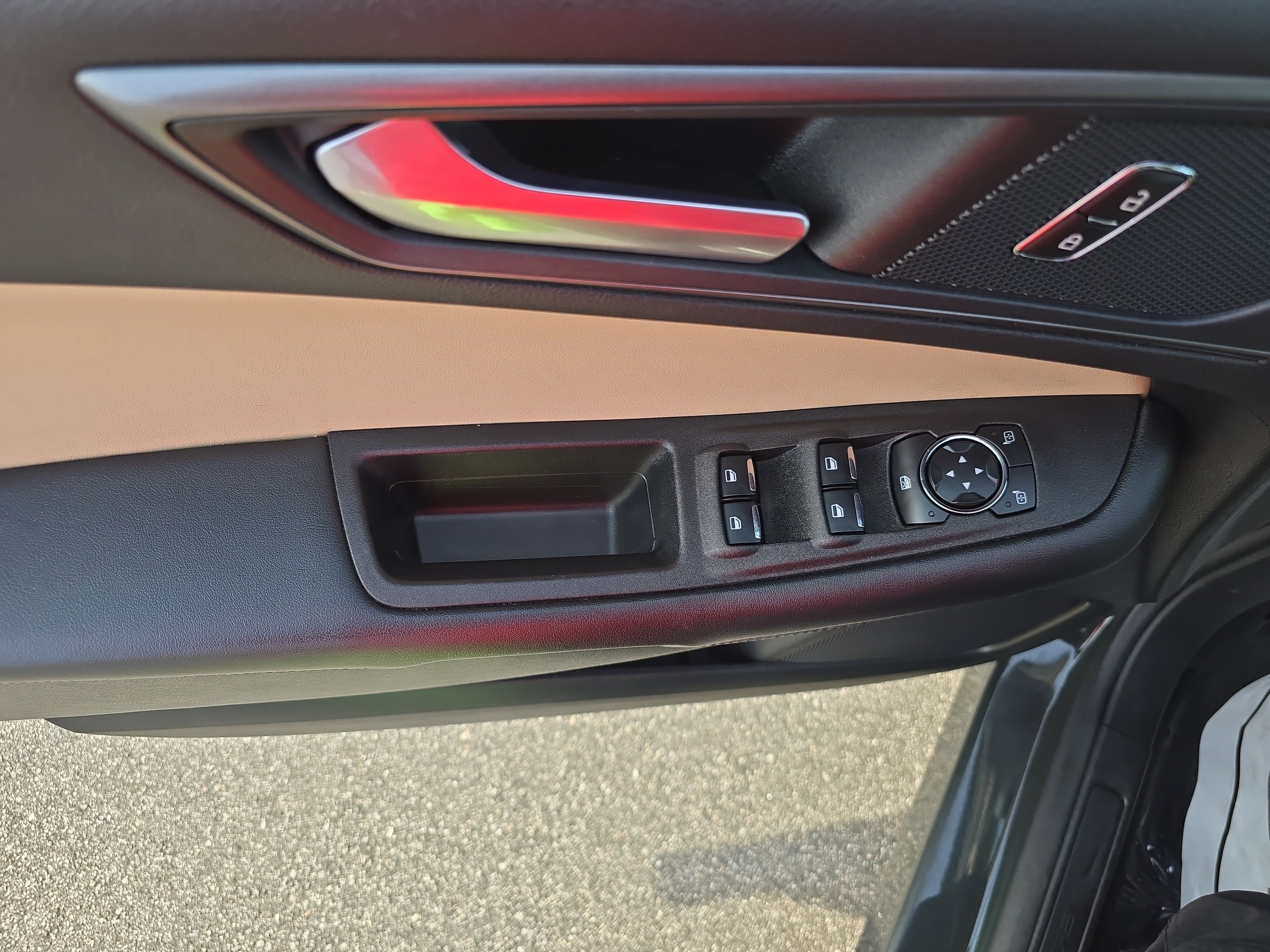Used 2023 Ford Edge SE image 28