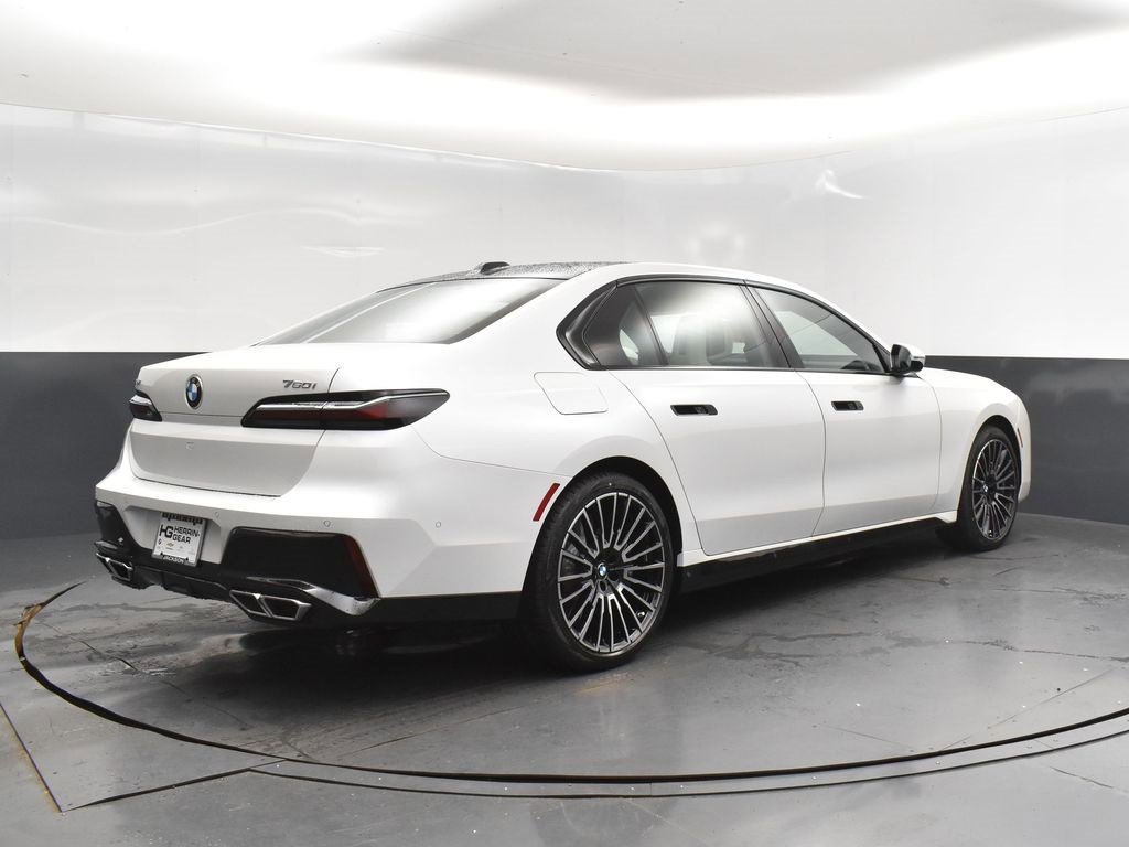 New 2026 BMW 760i xDrive w/ Executive Package image 3