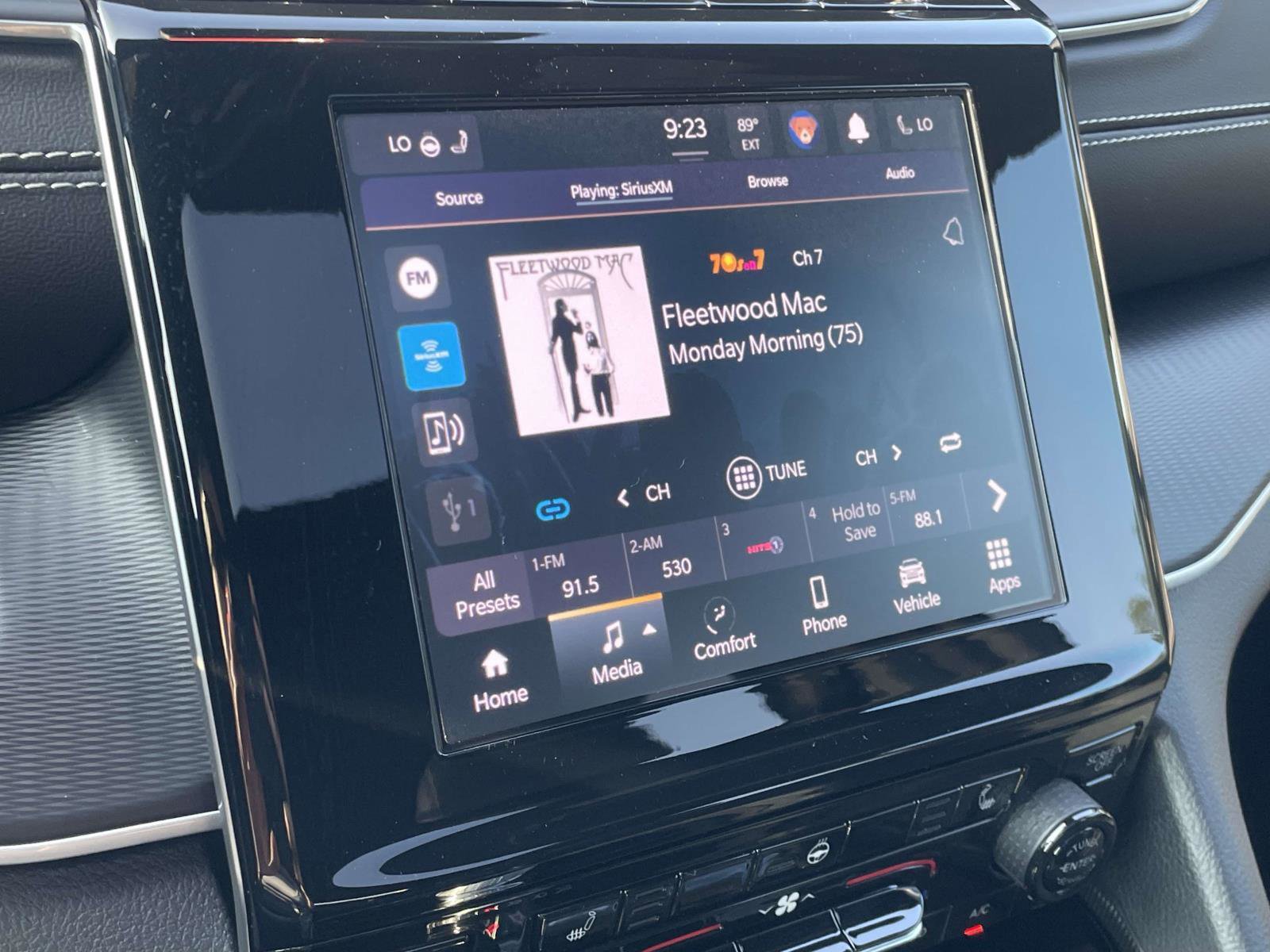 Used 2025 Jeep Grand Cherokee Altitude video 3