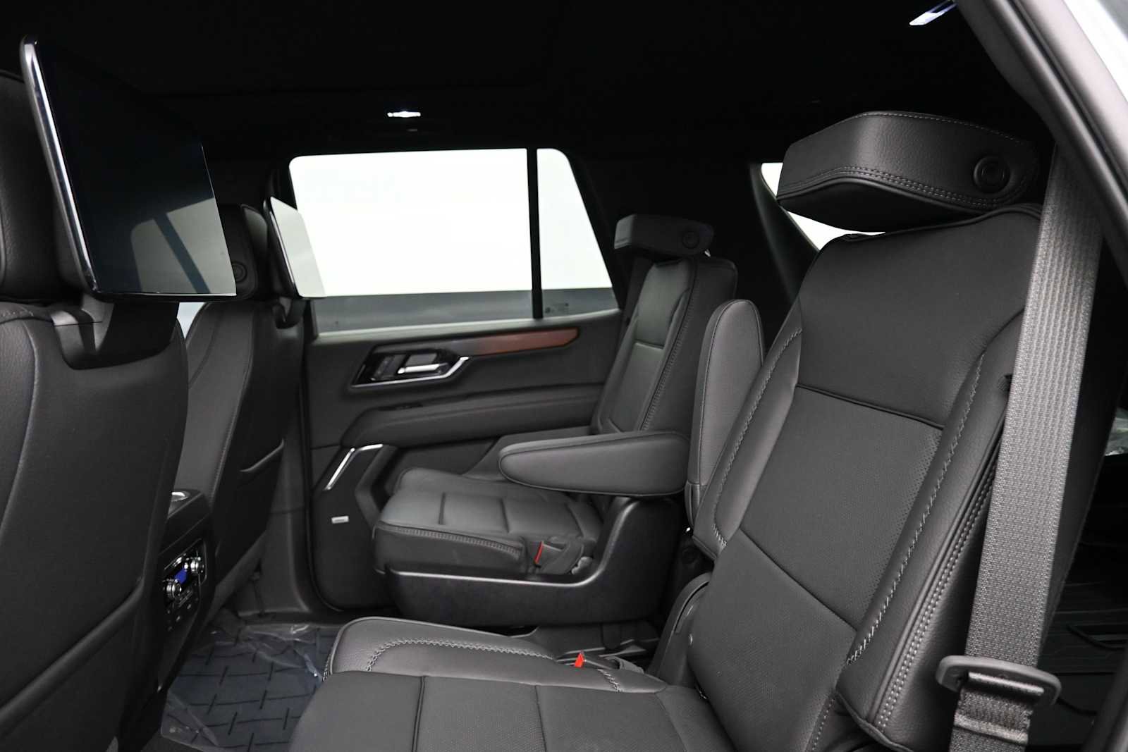 Used 2025 GMC Yukon Denali w/ Denali Reserve Package AWD/4WD image 14