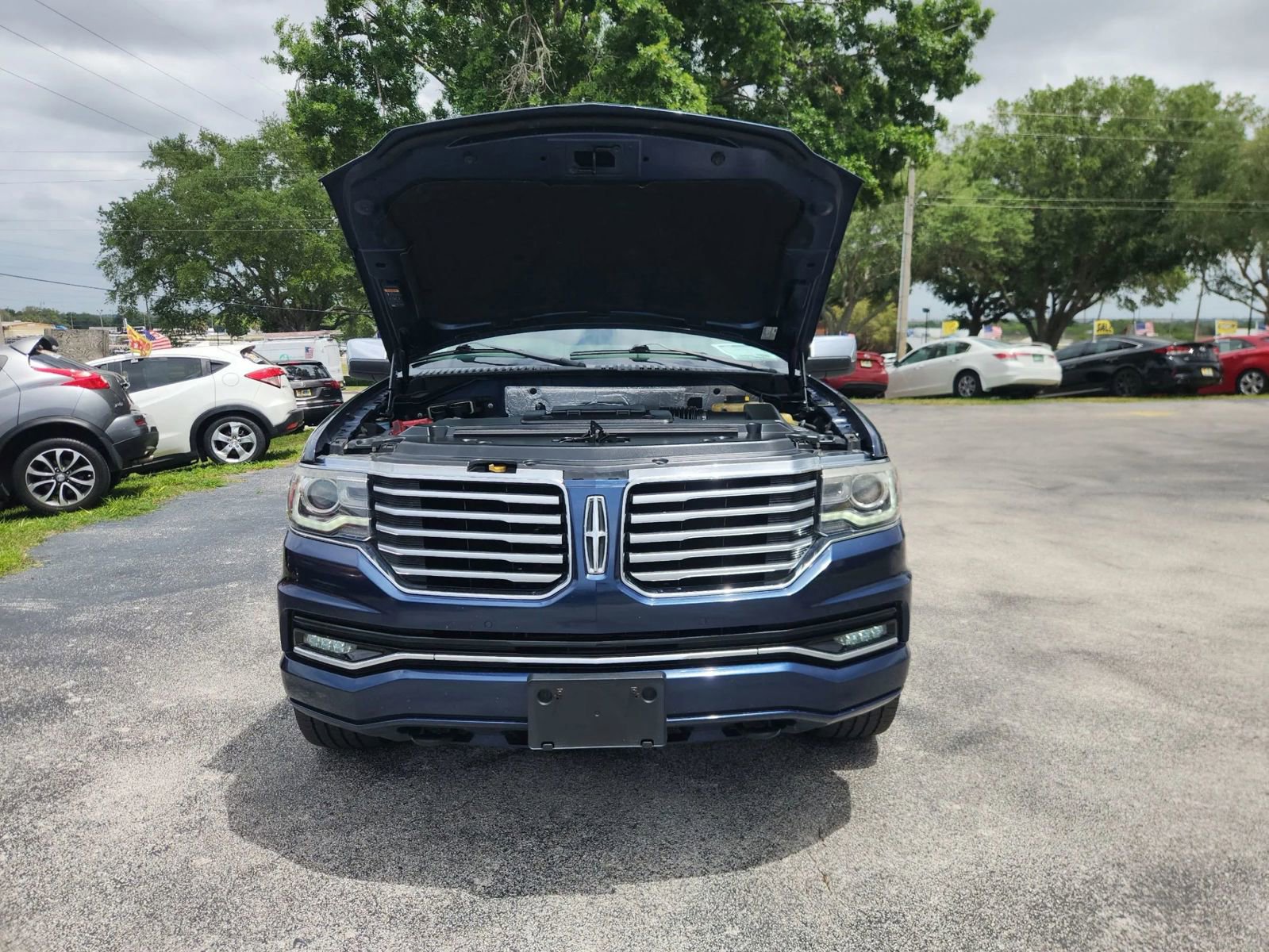 Used 2017 Lincoln Navigator L Select RWD image 11