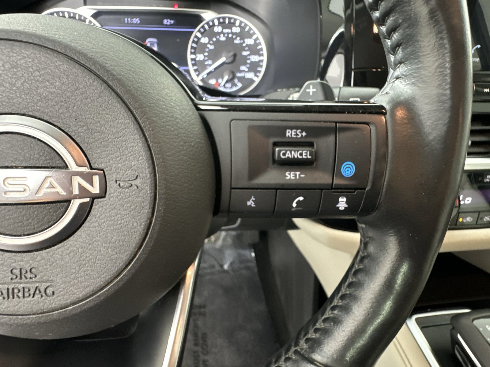 Used 2022 Nissan Pathfinder SL AWD/4WD image 15