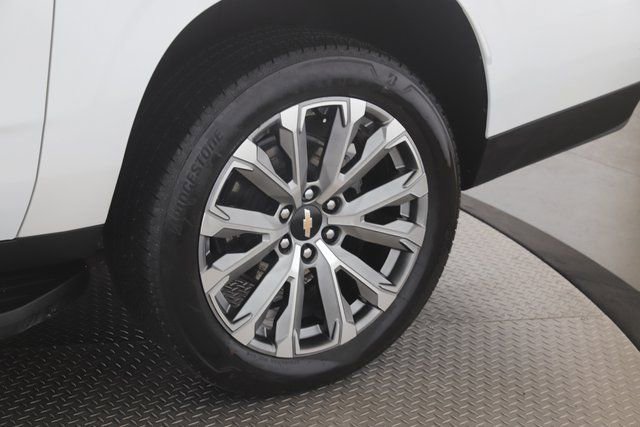 Used 2025 Chevrolet Suburban High Country AWD/4WD image 14