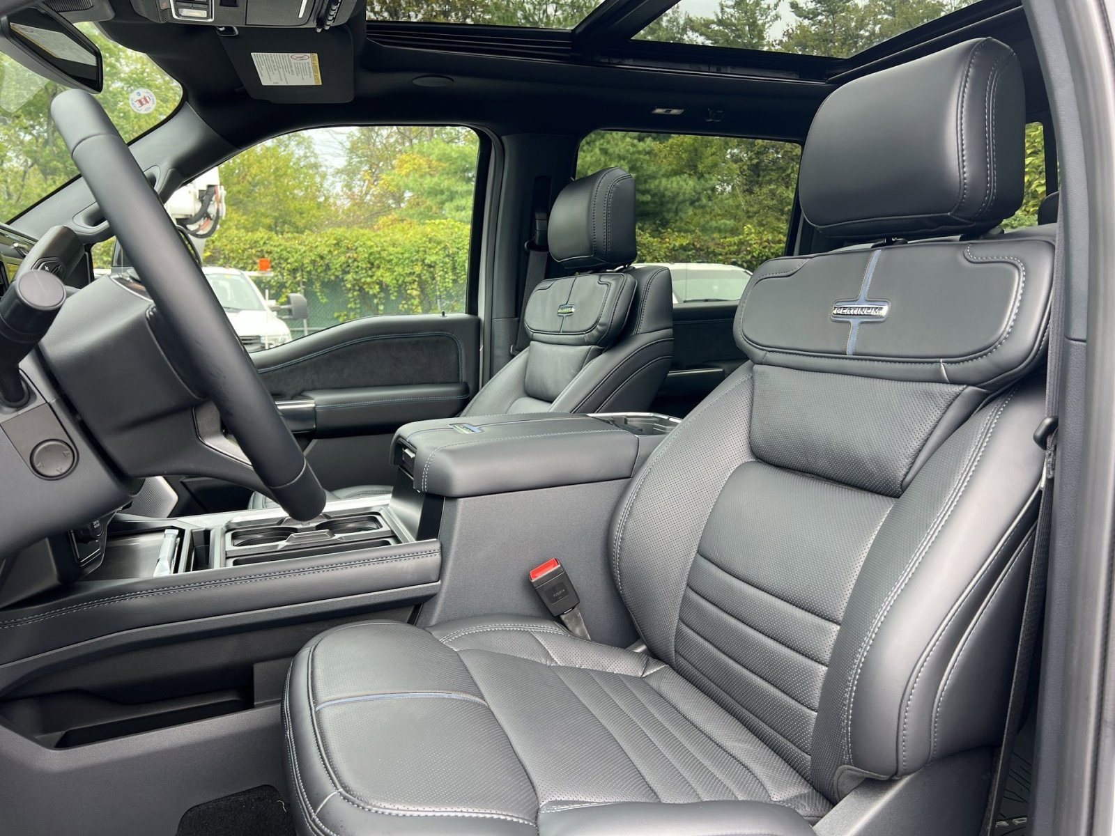 Used 2026 Ford F450 Platinum w/ FX4 Off-Road Package image 13