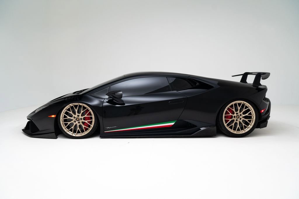 Used 2018 Lamborghini Huracan Performante AWD/4WD image 7