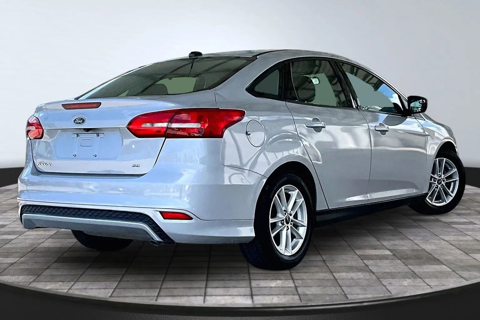 Used 2017 Ford Focus SE FWD image 6
