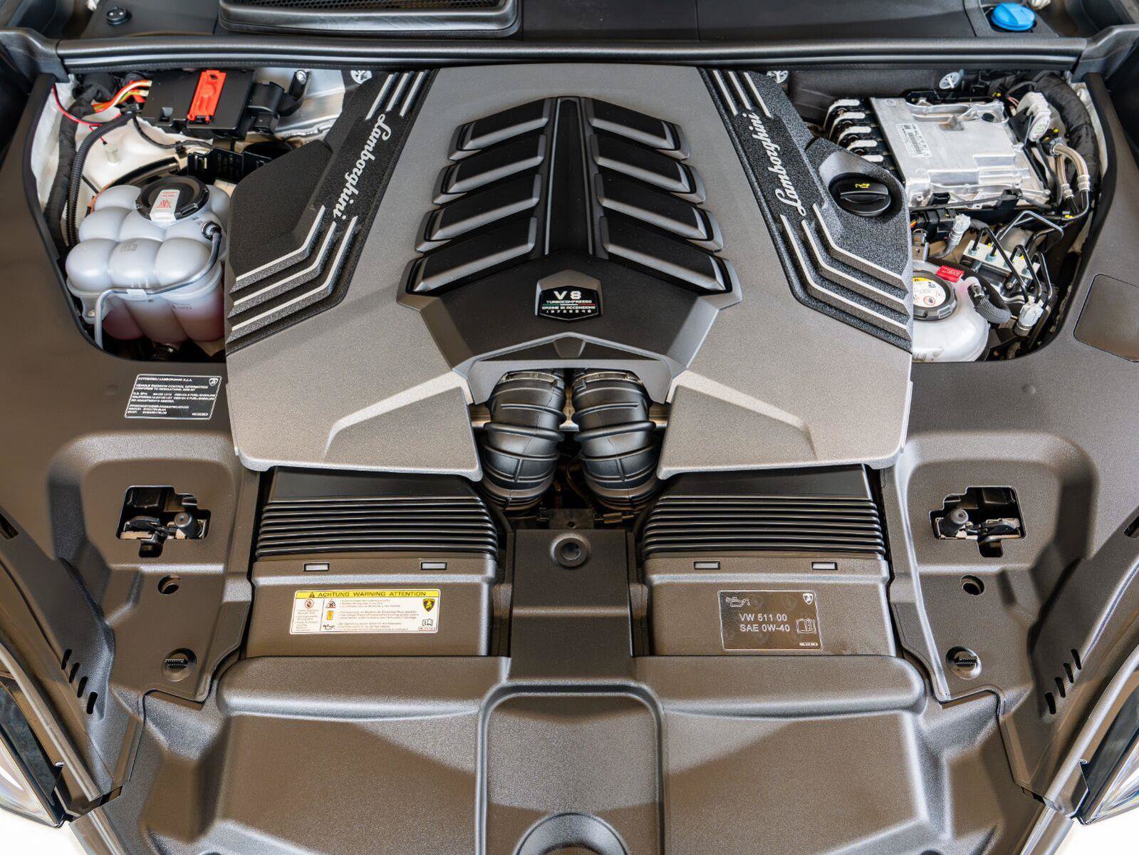 Used 2025 Lamborghini Urus SE AWD/4WD image 33