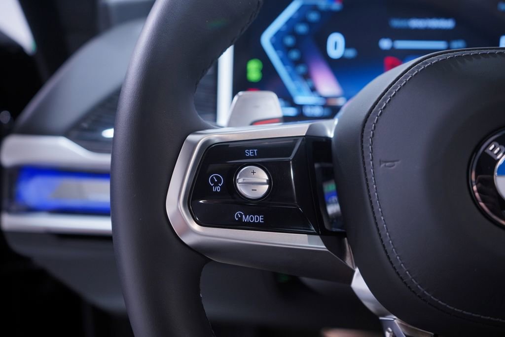 Used 2025 BMW 740i w/ Premium Package image 19