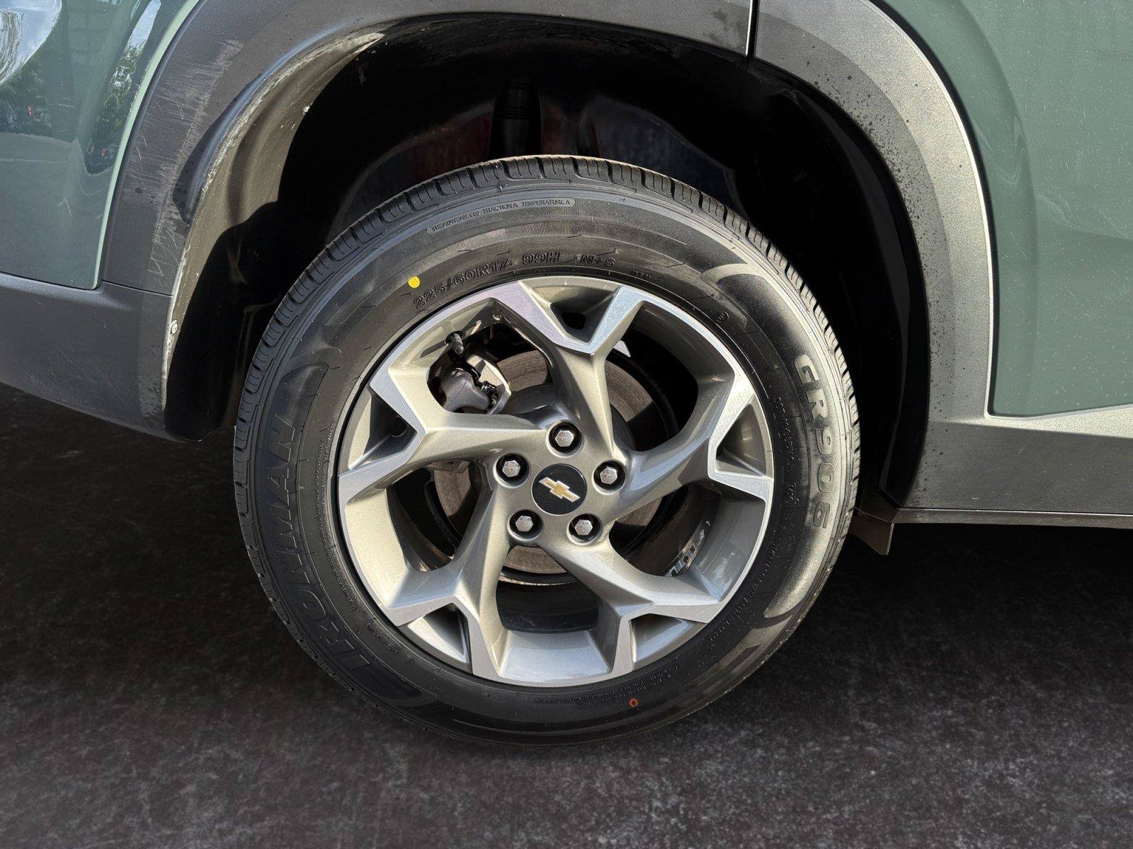Used 2025 Chevrolet Trax LT FWD image 27
