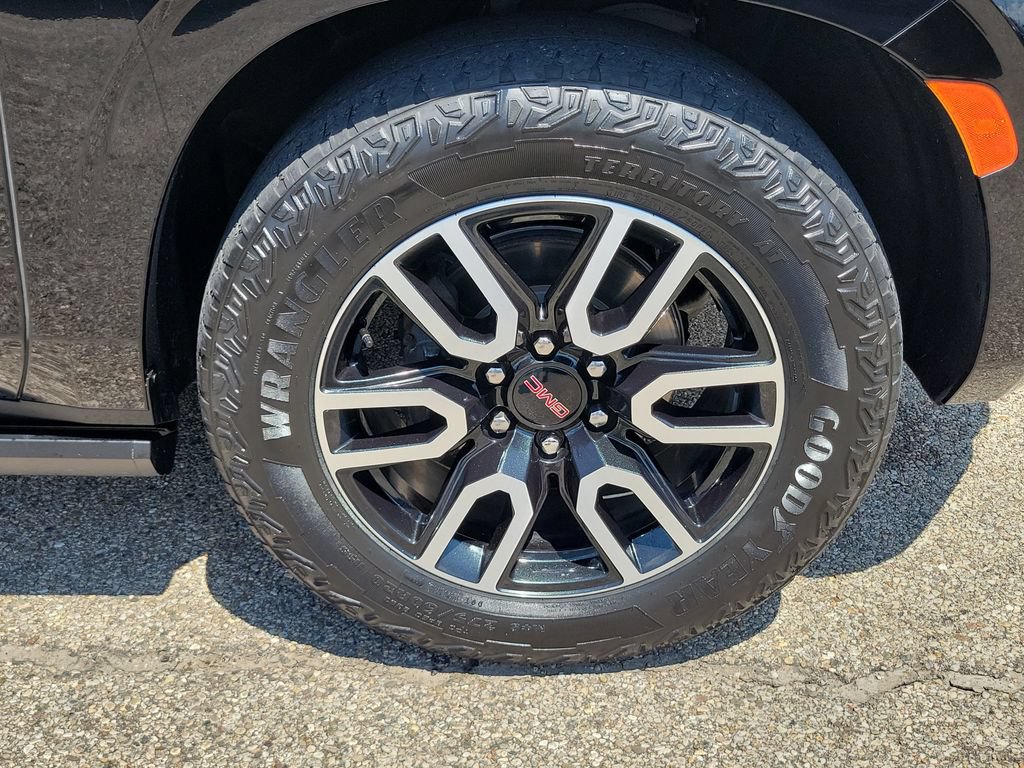 Used 2024 GMC Yukon AT4 w/ AT4 Premium Plus Package AWD/4WD image 5