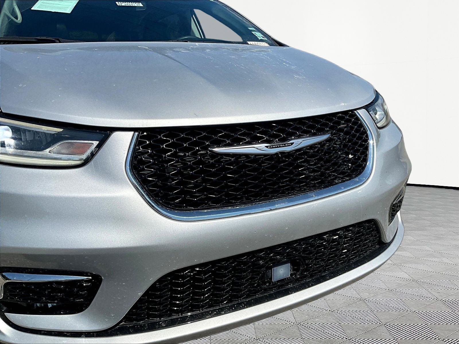 Used 2023 Chrysler Pacifica Limited FWD image 33