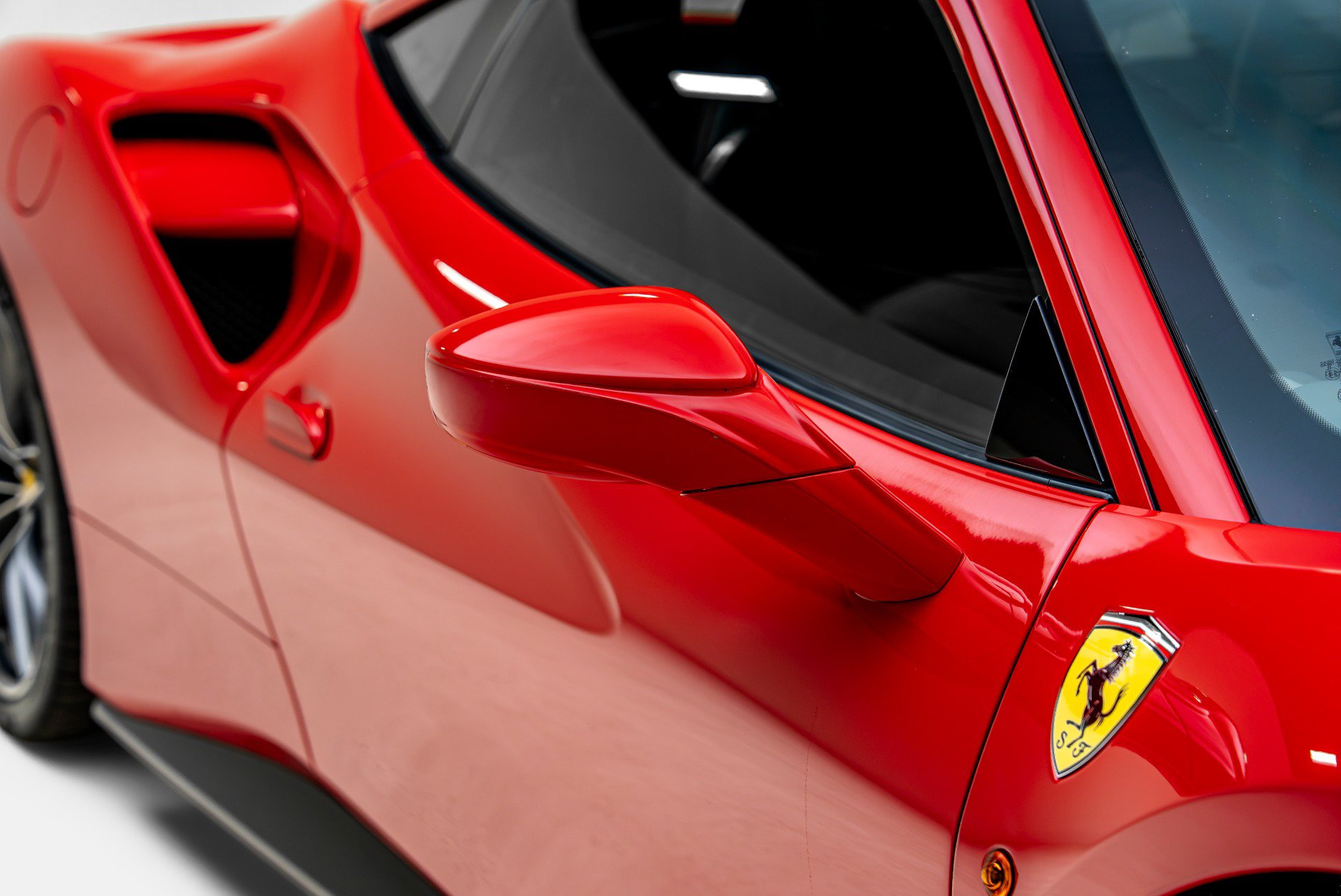 Used 2018 Ferrari 488 GTB RWD image 22