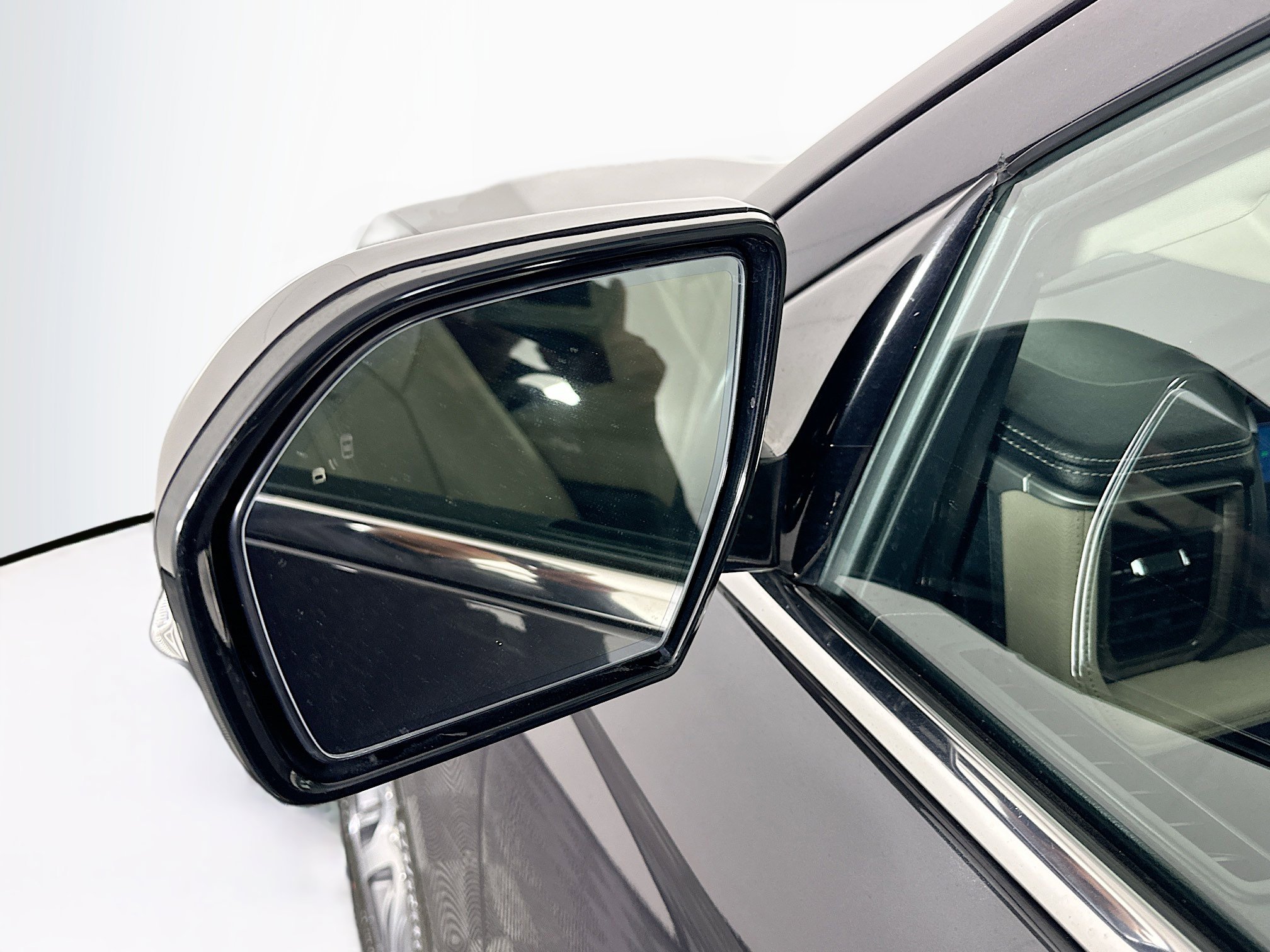 Used 2024 Ford Expedition Limited image 16