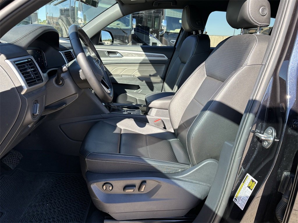 Used 2023 Volkswagen Atlas Cross Sport SE image 12