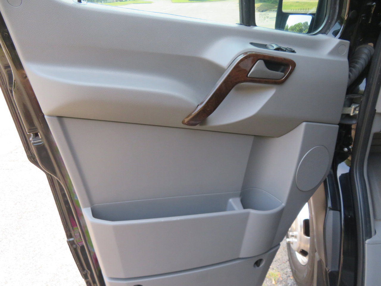 Used 2014 Mercedes-Benz Sprinter 3500 image 17