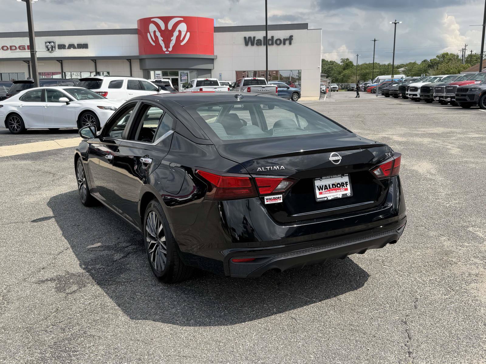 Used 2023 Nissan Altima 2.5 SV FWD image 5