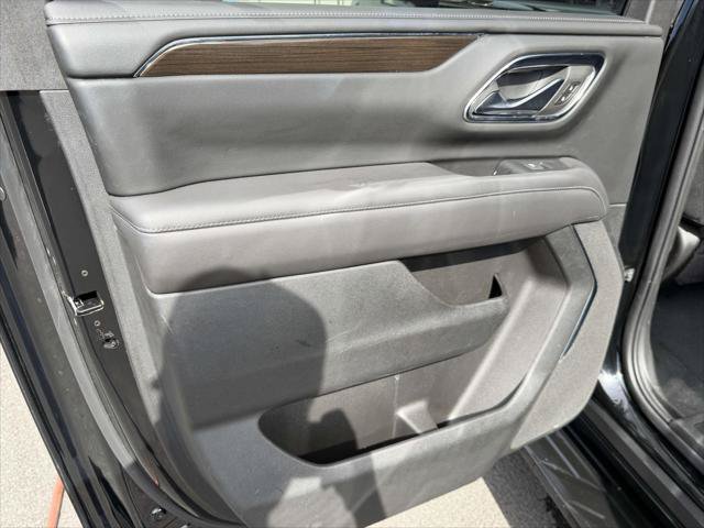 Used 2023 GMC Yukon XL SLE AWD/4WD image 14