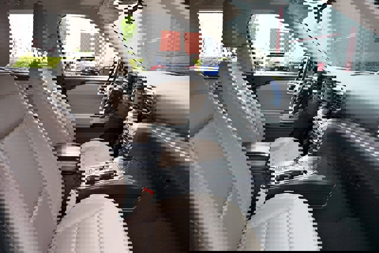 Used 2023 Ford Explorer XLT w/ Equipment Group 202A image 16