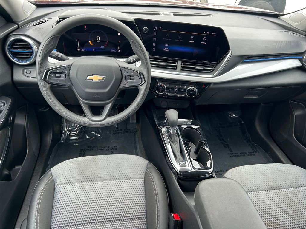 Used 2025 Chevrolet Trax LT FWD image 16