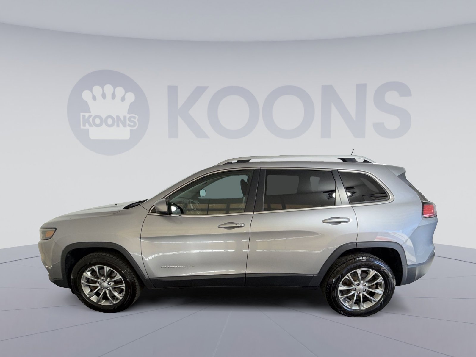 Used 2020 Jeep Cherokee Latitude Plus w/ Comfort/Convenience Group image 2