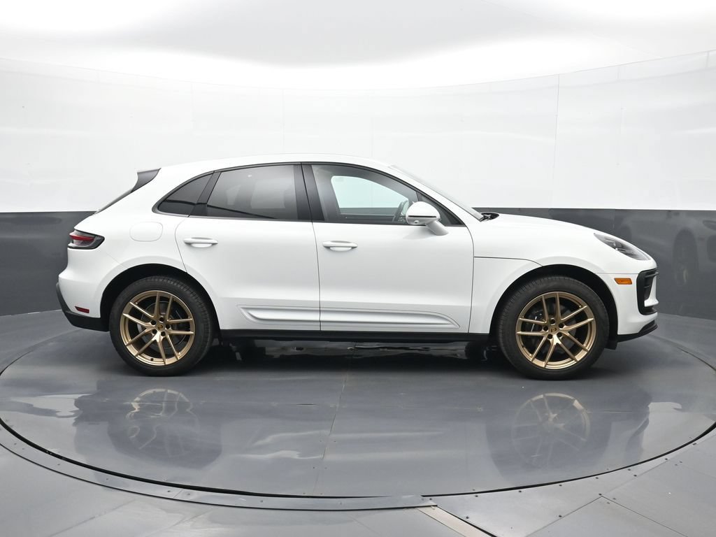Certified 2025 Porsche Macan AWD/4WD image 24