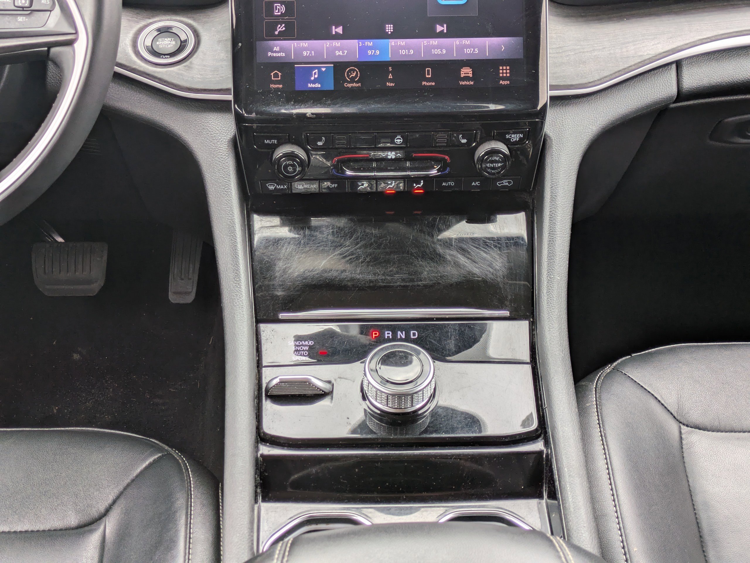 Used 2023 Jeep Grand Cherokee Limited AWD/4WD image 17