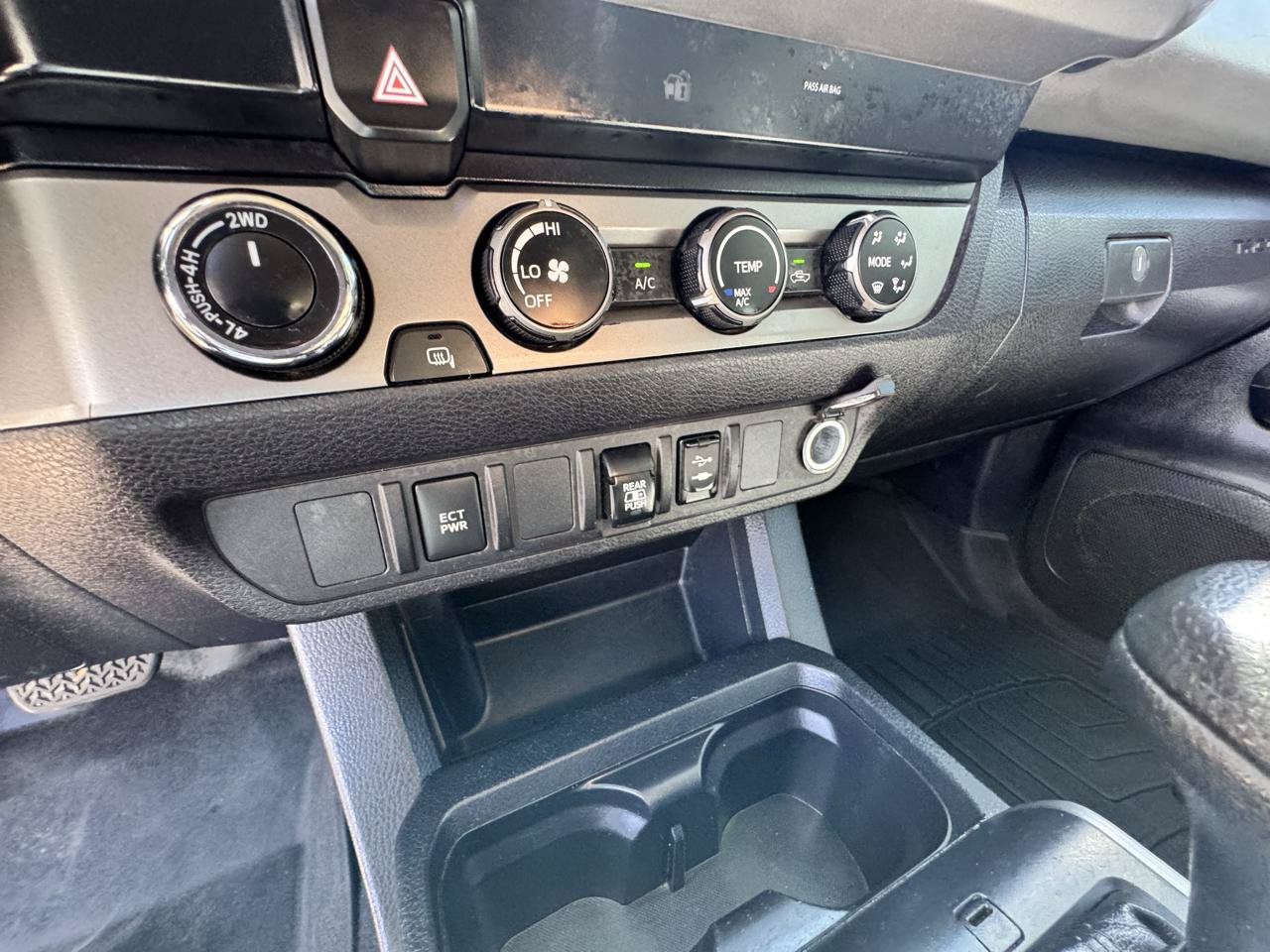 Used 2019 Toyota Tacoma SR5 AWD/4WD image 24