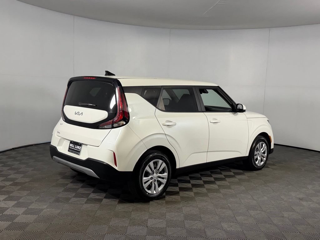 Used 2025 Kia Soul LX FWD image 7