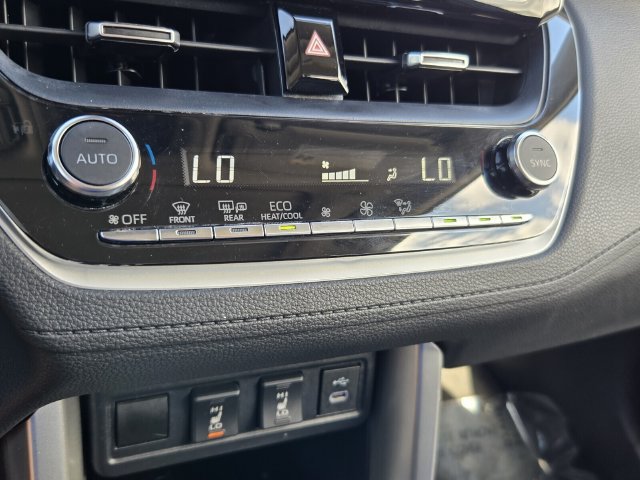 Used 2023 Toyota Corolla Cross XLE w/ Convenience Package FWD image 18