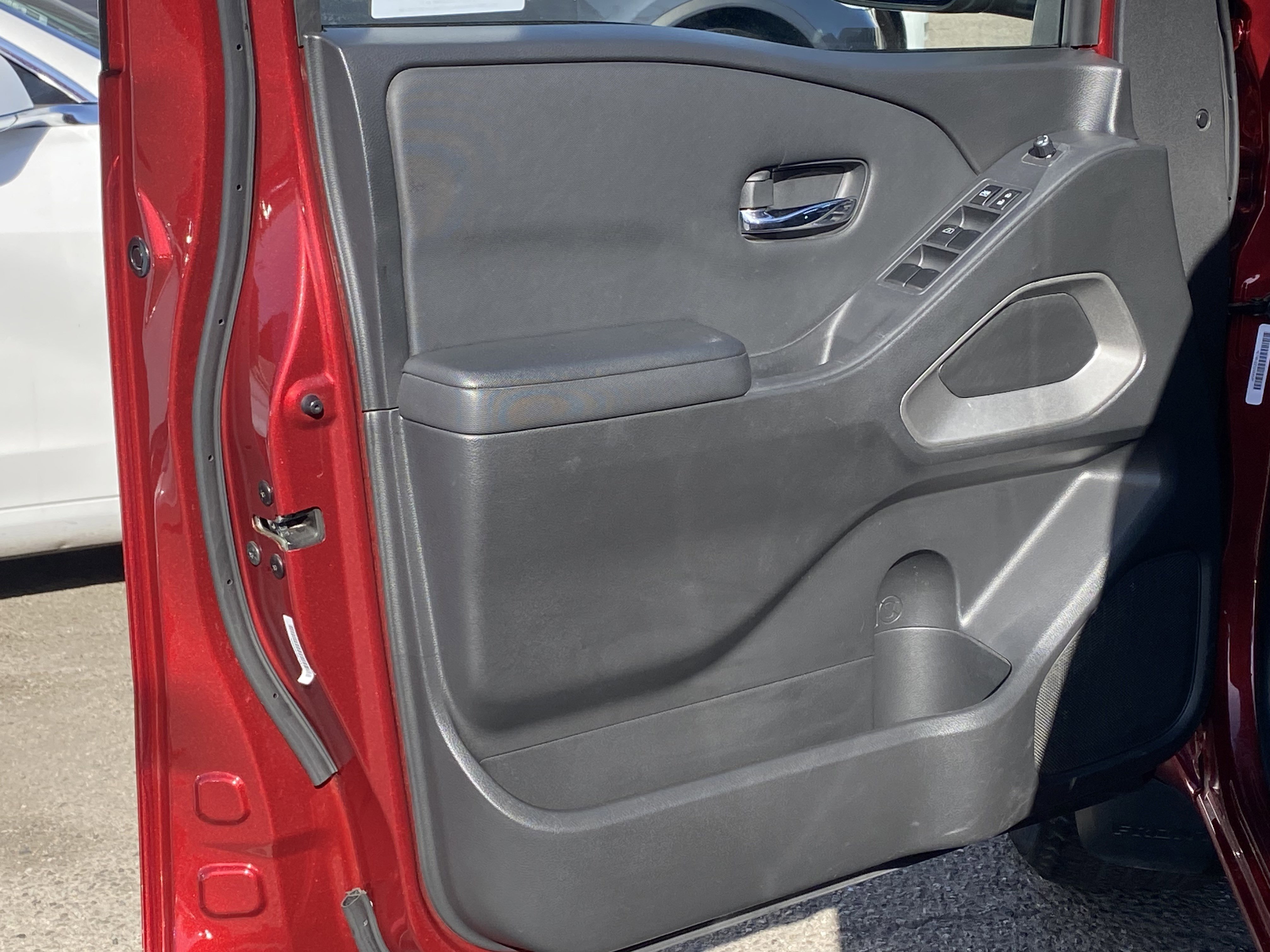 Used 2022 Nissan Frontier SV image 12