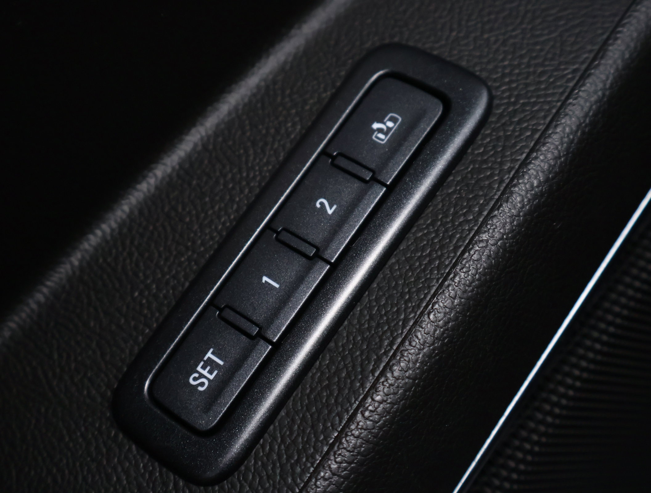 Used 2018 Chevrolet Tahoe LT RWD image 8