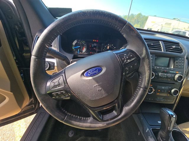 Used 2017 Ford Explorer XLT image 9