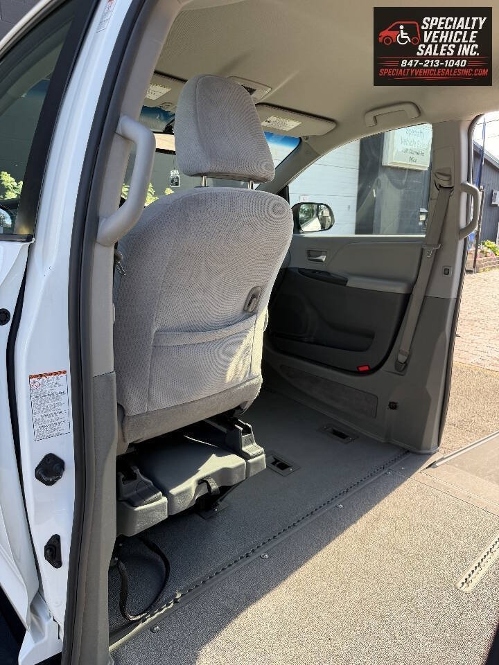 Used 2016 Toyota Sienna LE FWD image 16