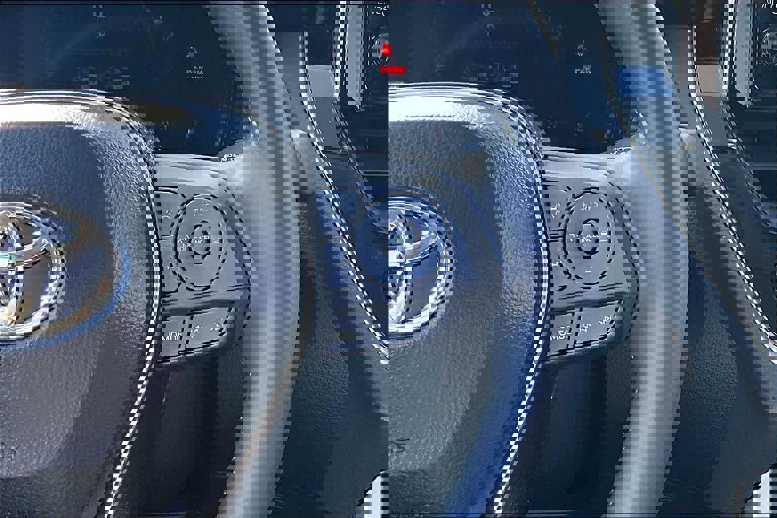 Used 2025 Toyota Corolla Cross XLE w/ Convenience Package image 25