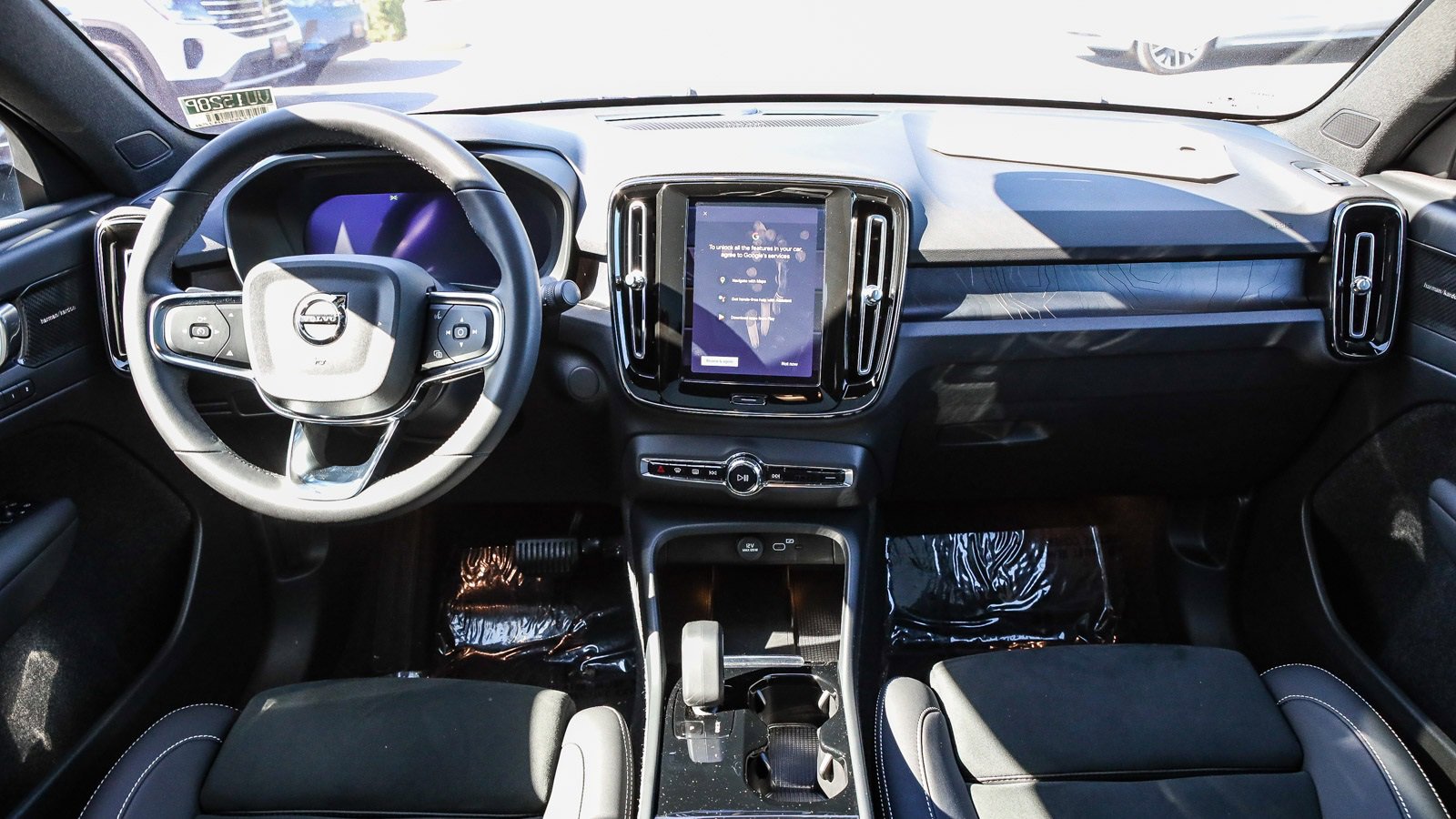 Used 2023 Volvo C40 P8 Recharge Ultimate image 12