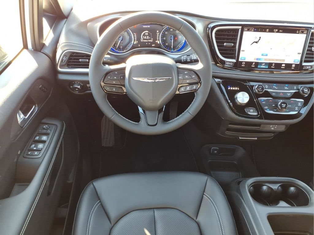 New 2026 Chrysler Pacifica Select w/ S Appearance Package FWD image 16