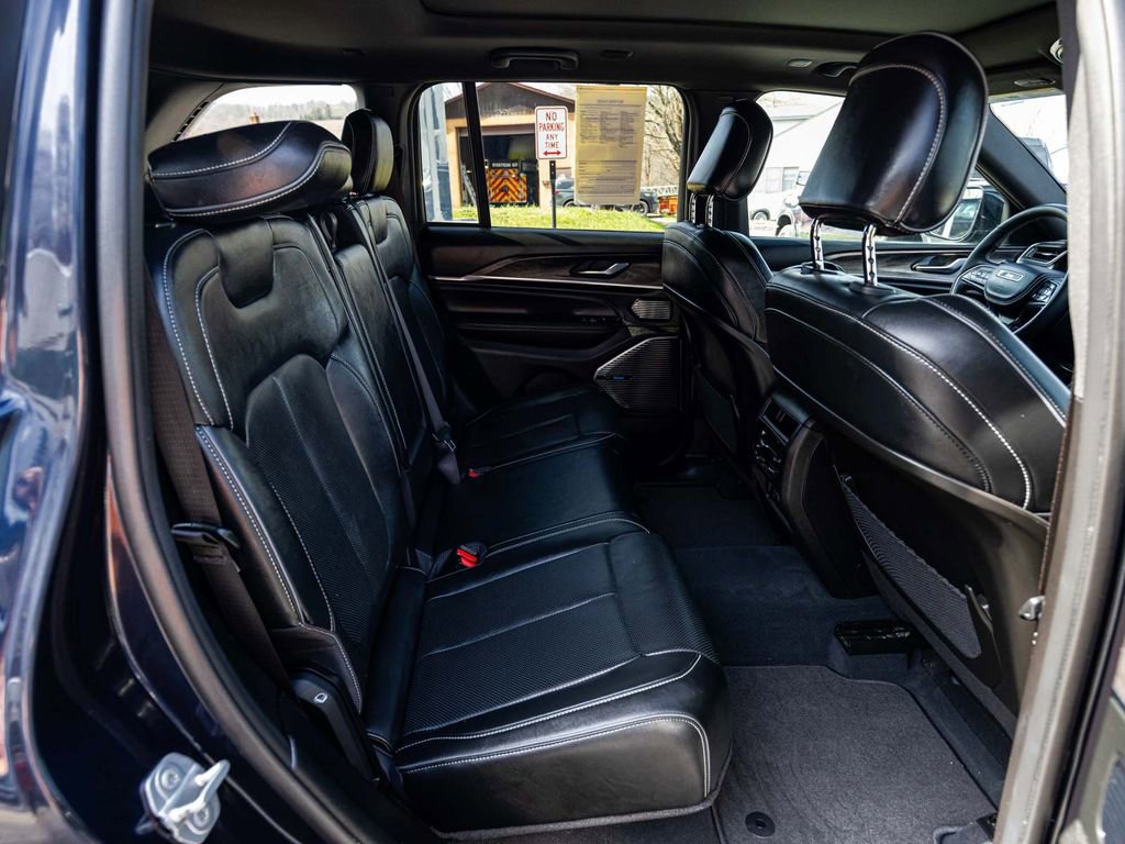 Used 2022 Jeep Grand Cherokee Overland AWD/4WD image 20